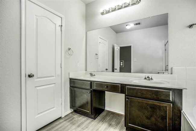 Building Photo - 3107 Andlor Hills Dr