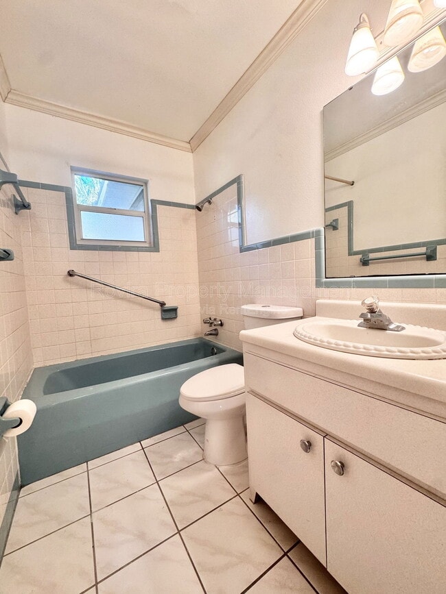 Building Photo - 408 New York Ave