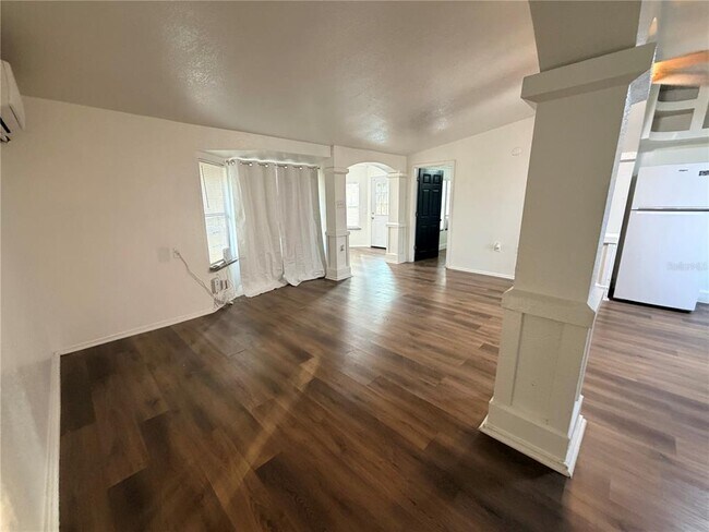 Building Photo - 5195 Countryside Ct