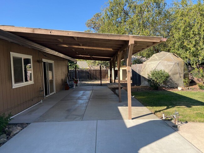 Building Photo - Four bedroom two bathroom home with a pool in Central Davis