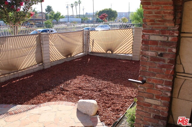 Building Photo - 12318 San Fernando Rd