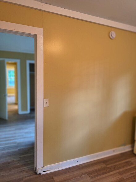 Building Photo - 920 Randall St