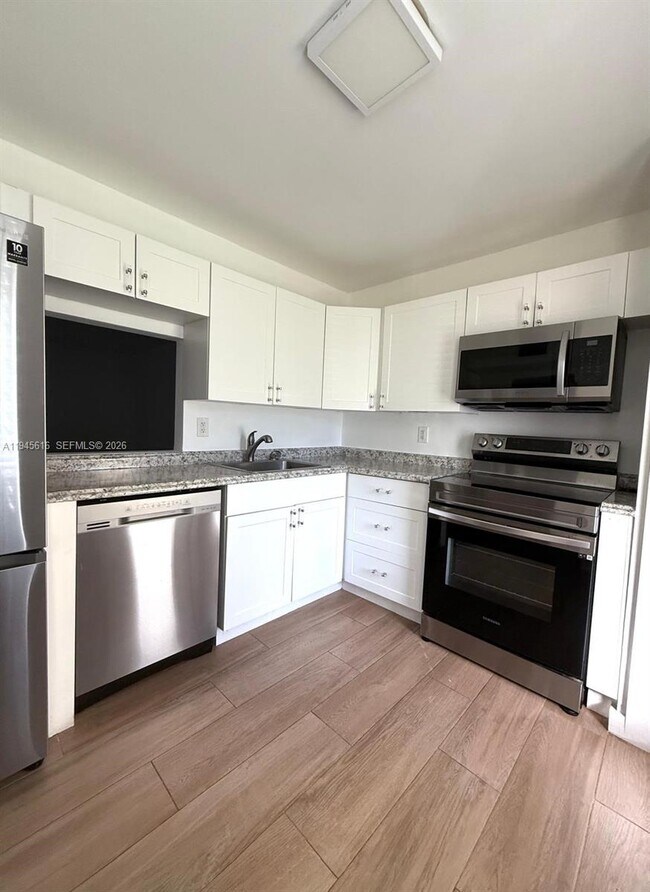 Building Photo - 1201 NE 191st St