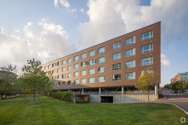 Exterior Back of Building - Riverhouse Apartments