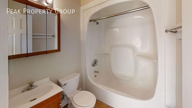 Building Photo - 1372 Indianola Ave