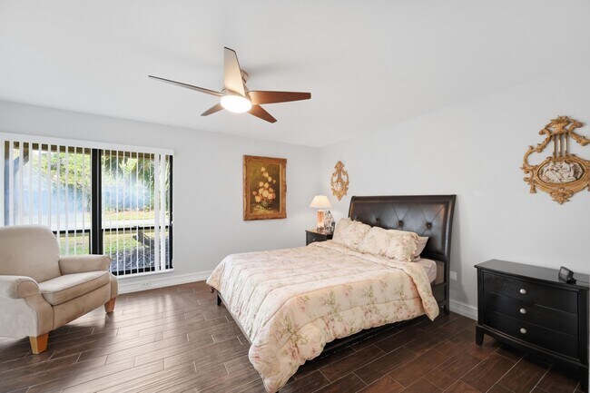 Building Photo - 5550 Coach House Cir