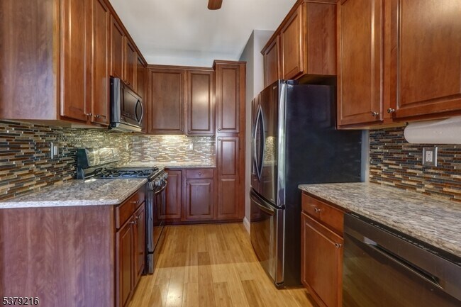 Building Photo - 40 Taft Ln