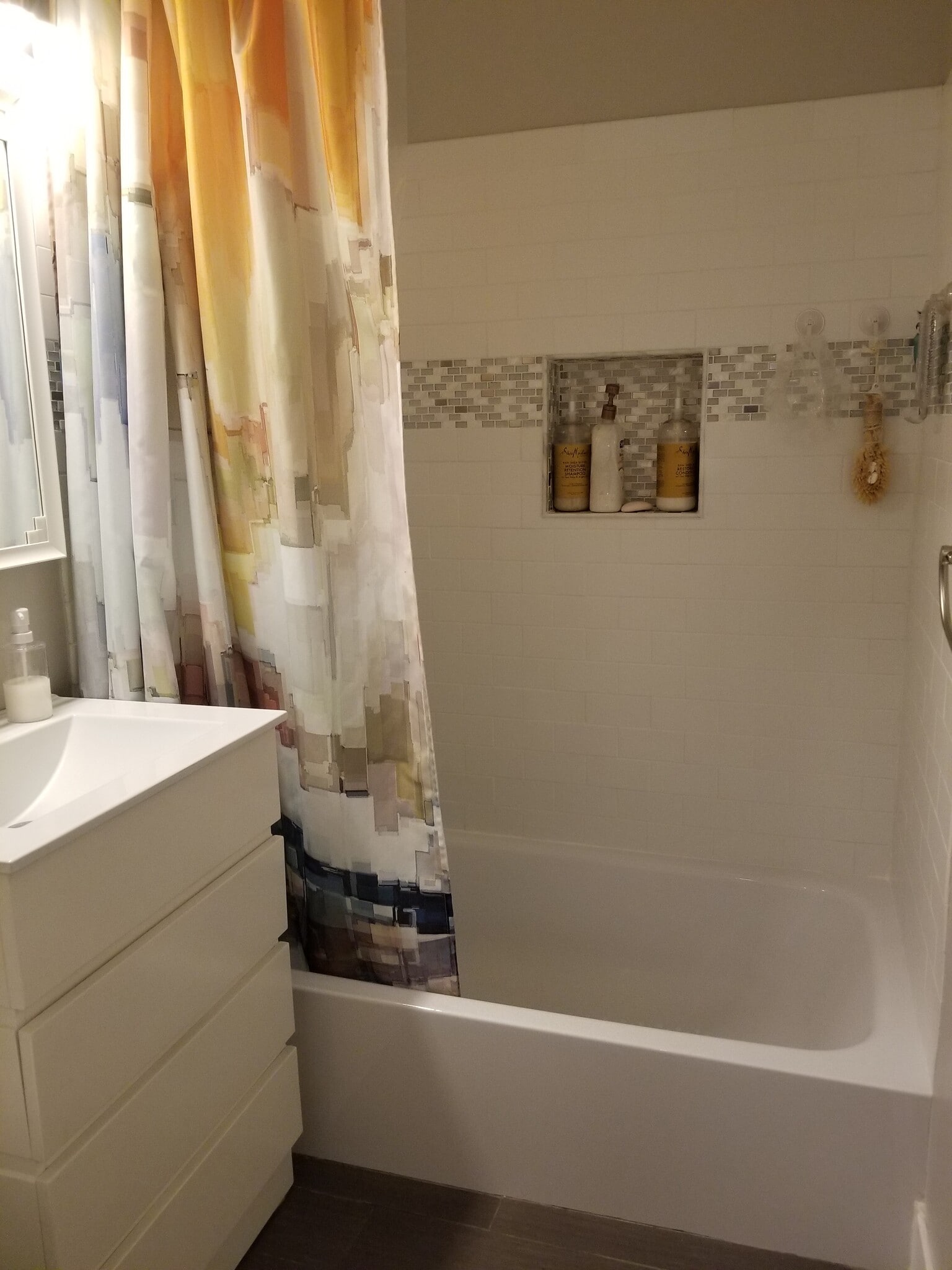 Tub / Shower - 1301 Delaware Ave SW