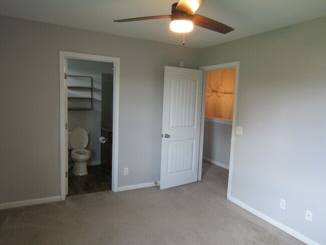 Building Photo - 42 Pinto Trail