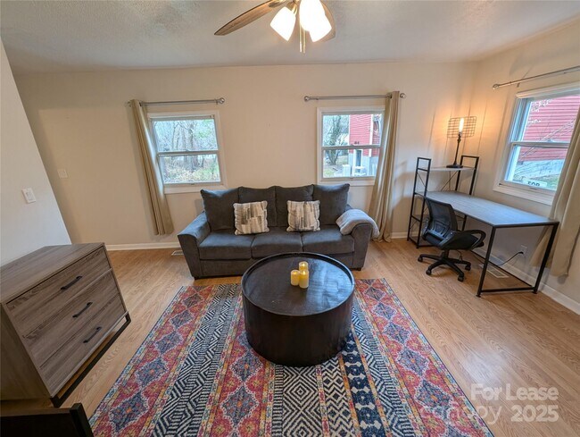 Building Photo - 25.5 Woodrow Ave