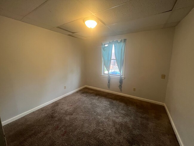 Building Photo - 1205 E Converse St