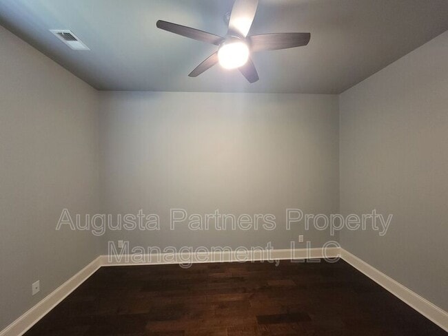 Building Photo - 325 Bellhaven Dr