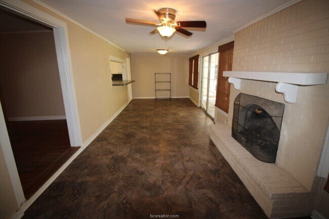 Building Photo - 1015 Milner Dr