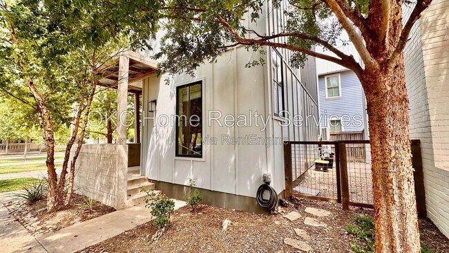 Building Photo - 941 Pedalers Ln