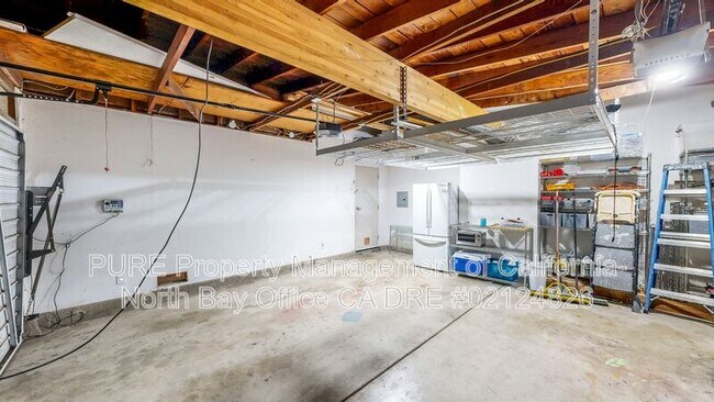 Building Photo - 2450 Grosse Ave