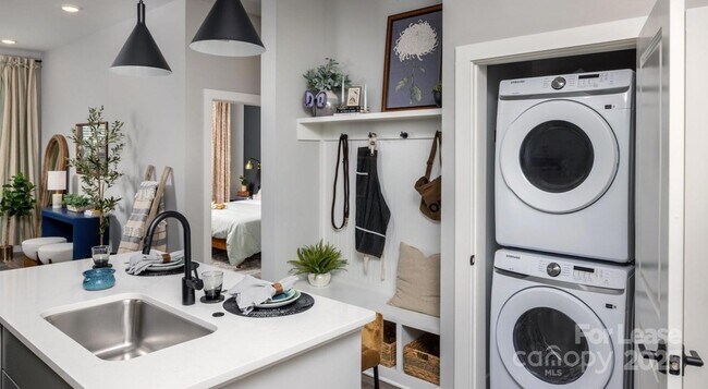 Building Photo - 2220 Wilkinson Blvd