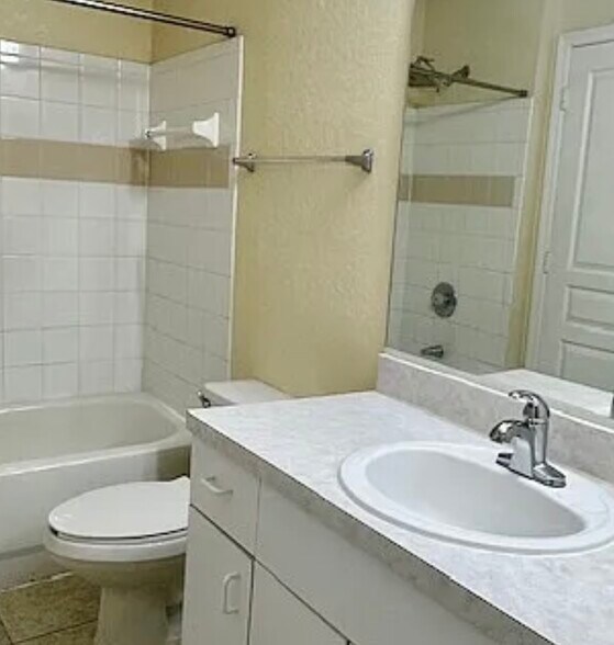 Building Photo - 17112 Carrington Park Dr