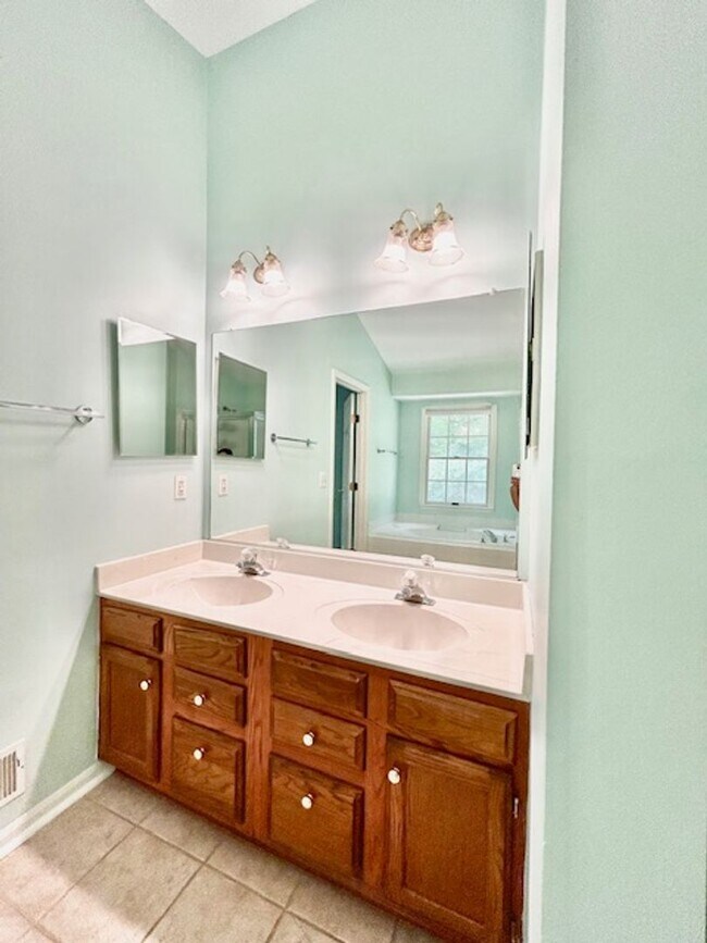 Building Photo - 7503 Westmore Dr