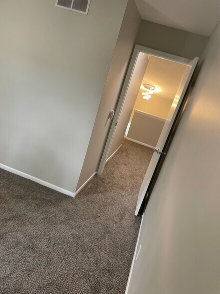 Building Photo - 3821 Davenport St