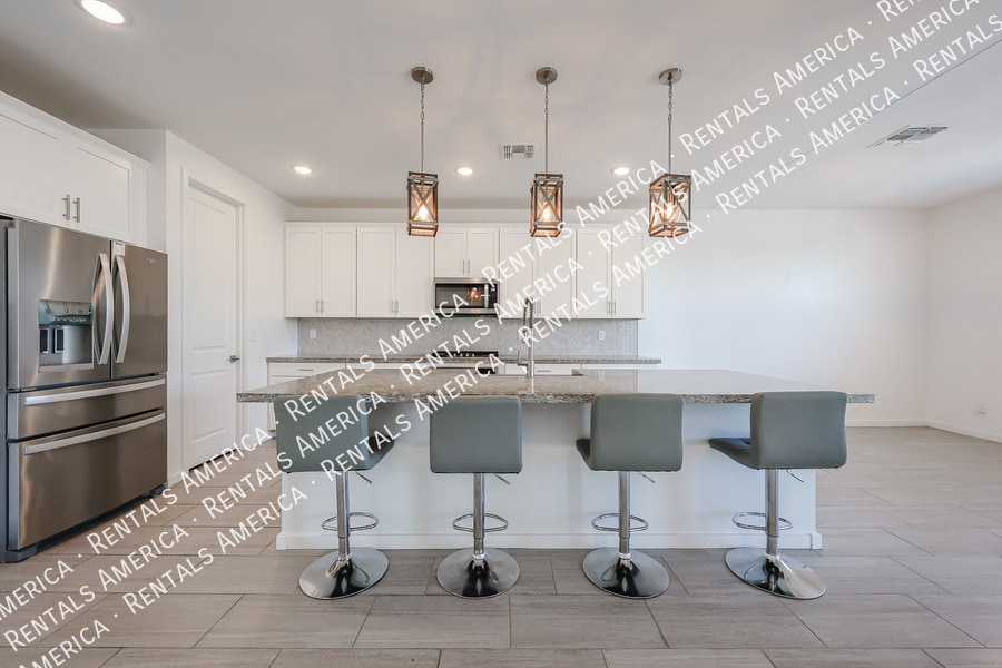 Building Photo - 40622 W Williams Way