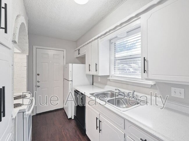 Primary Photo - 1908 Nolen Ct