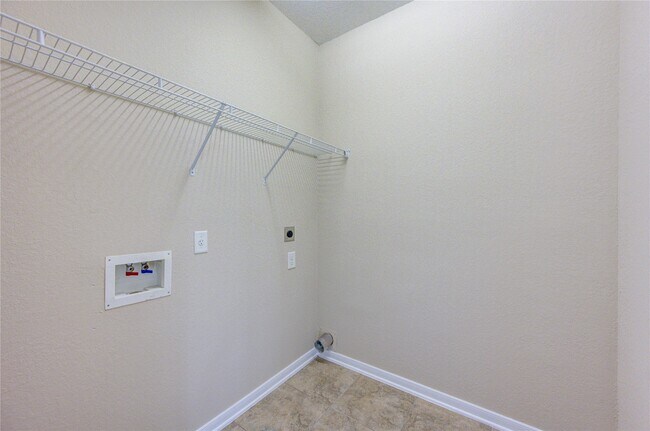 Building Photo - 26727 Henson Falls Dr