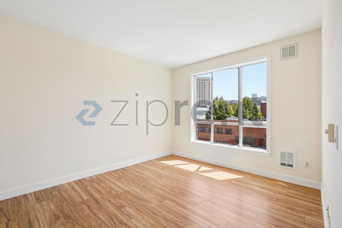 Building Photo - Unit 313