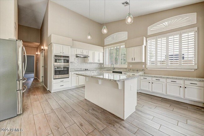 Building Photo - 13383 W Alvarado Dr