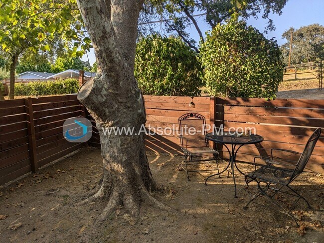 Building Photo - Cozy 1 Bedroom Studio in the Orangevale Ag...