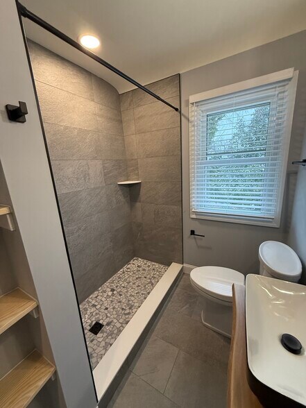 Building Photo - 5513 Ashbourne Rd