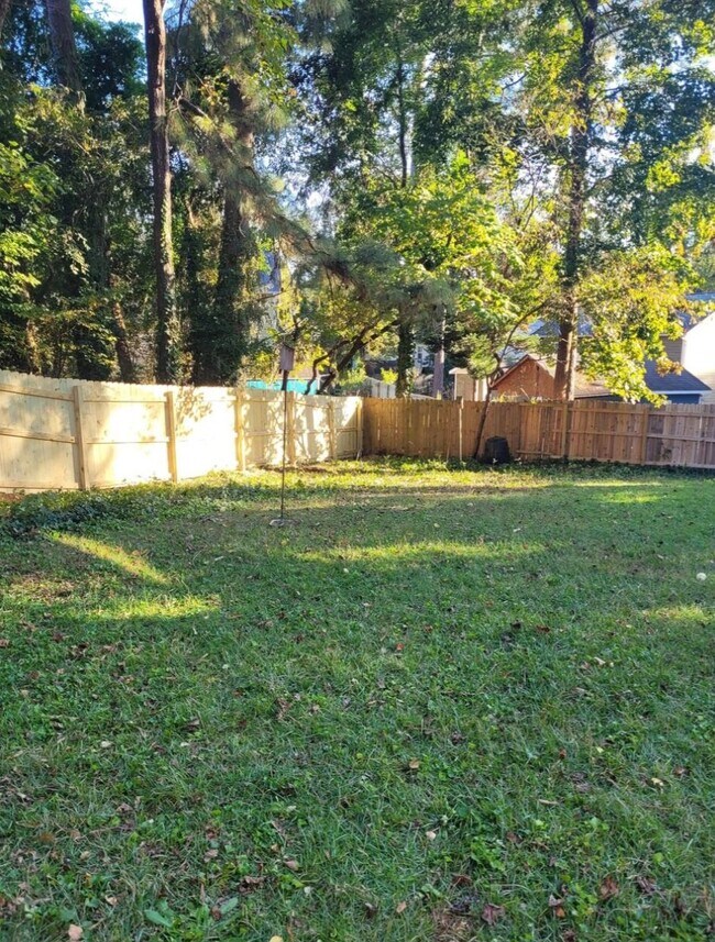Building Photo - 3412 Dogwood Dr