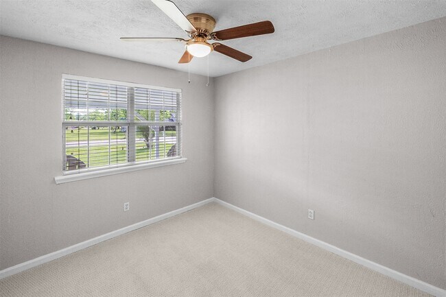 Building Photo - 16766 Lake Cir