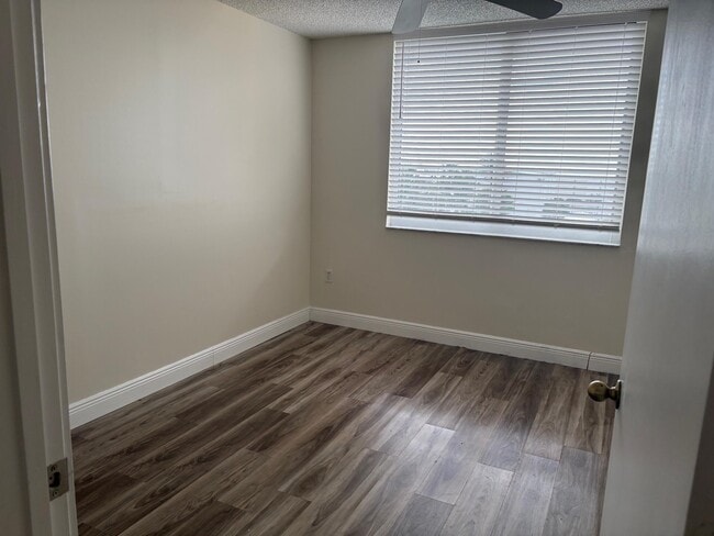 Building Photo - 1000 Scotia Dr