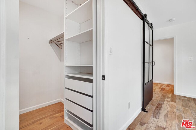 Building Photo - 4340 W 60th St