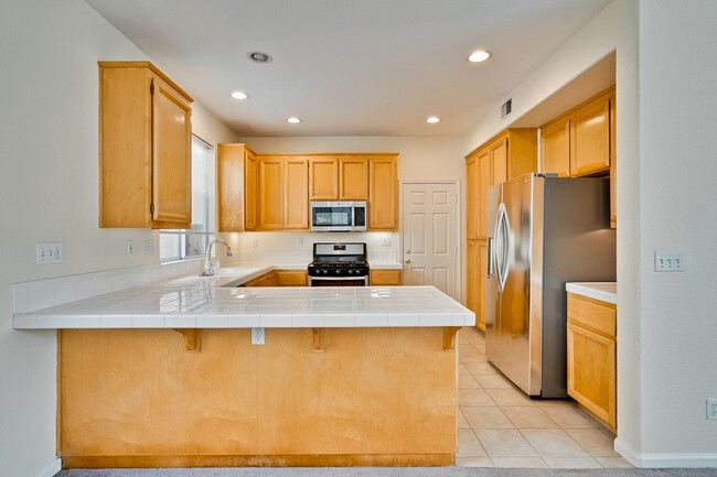 Building Photo - Introducing a Spacious 4 Bed 2.5 Bath Town...