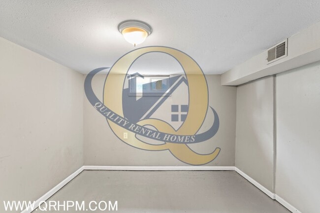 Building Photo - Available Now in Fenton!!!