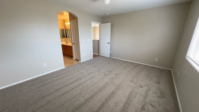 Building Photo - 41232 N Cambria Dr