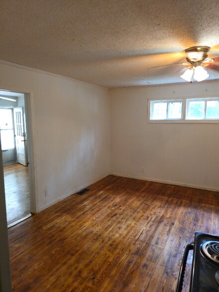 Building Photo - 14 Springbrook Cir