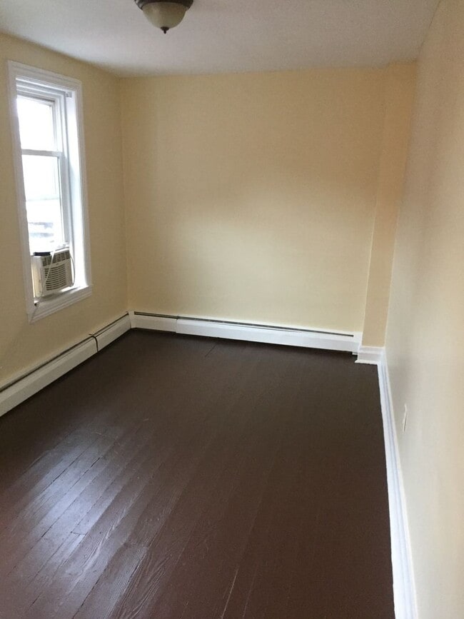 Building Photo - Spacious 3BR House in Columbia!