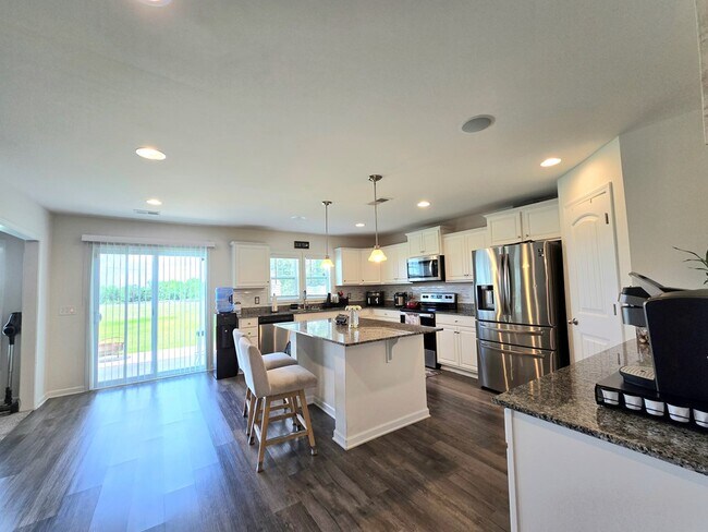 Building Photo - 2160 Alden Dr