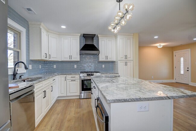 Building Photo - FOR RENT VIRGINIA BEACH