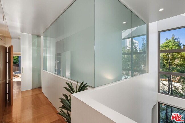 Building Photo - 1849 Fox Hills Dr