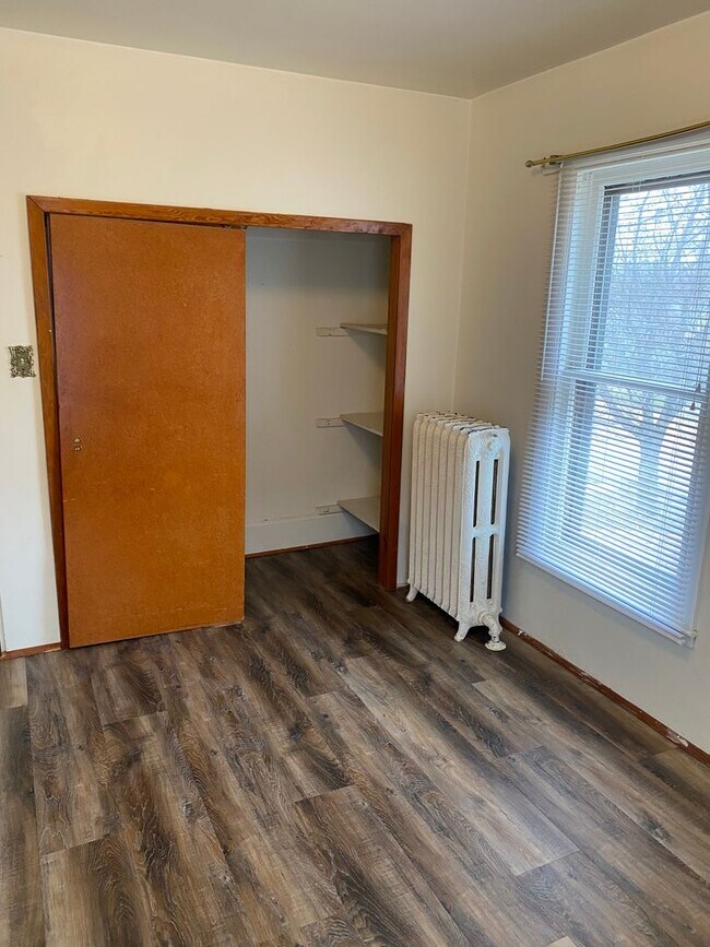 Building Photo - 300 S Maple