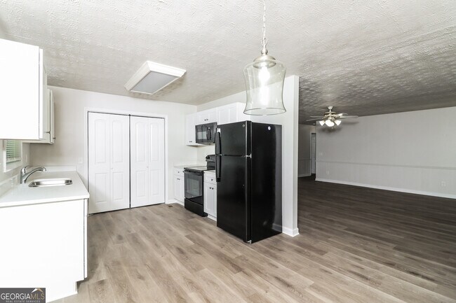 Building Photo - 3521 Stone Ridge Dr