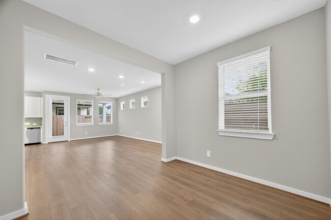 Building Photo - 4121 Fig Grv St