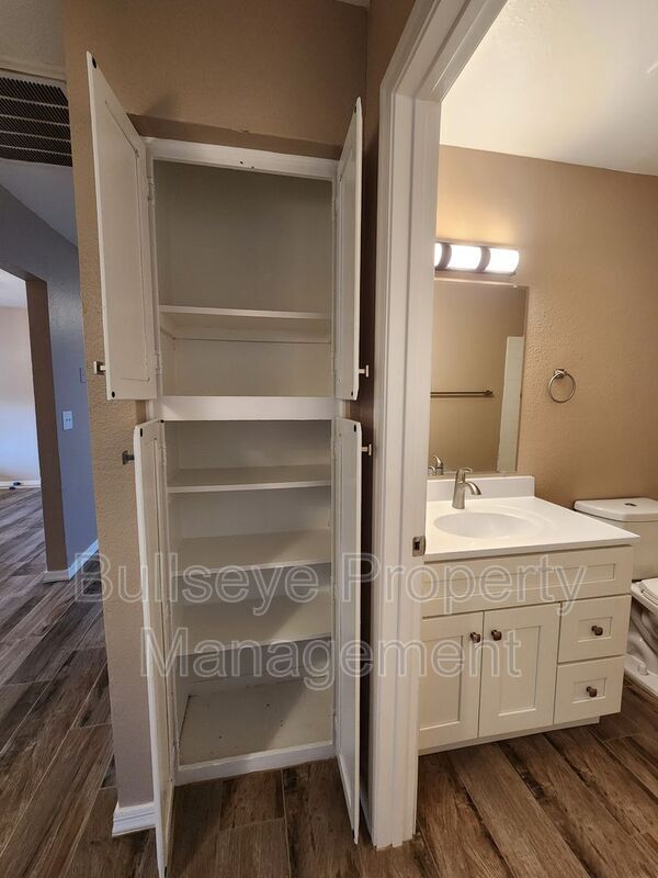 Building Photo - 143 S Doran