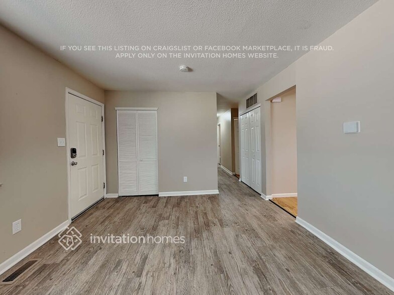 Building Photo - 7025 Burroback Ct