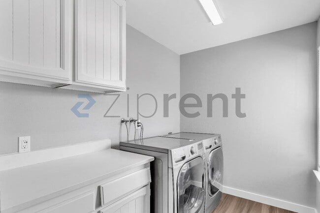 Building Photo - 25 Leslie Ct