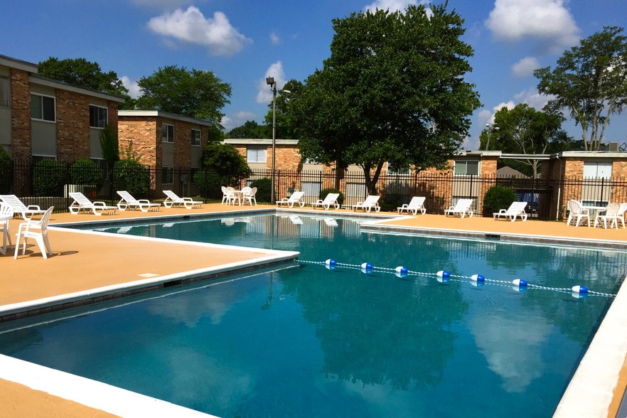 FUN-FILLED COMMUNITY EVENTS - Riverbend Residences