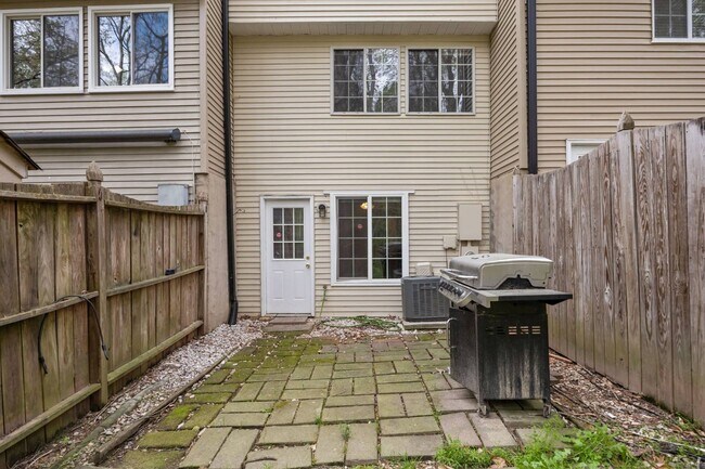 Building Photo - 7716 Sandra Ln